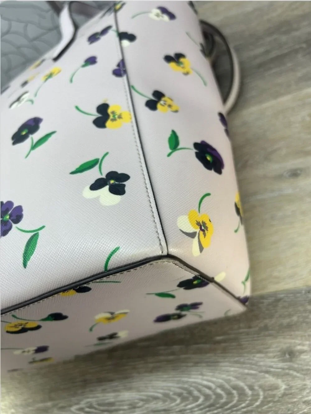 Kate Spade New York Dana Tote in the Pansy Toss Print